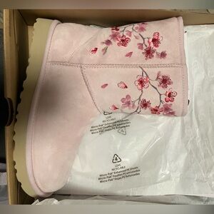 UGG Women's Pink Classic Short Blossom Boots